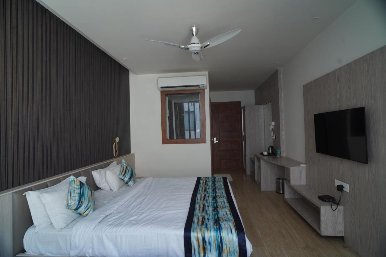 Familia Hotel And Banquets Lucknow Eksteriør billede