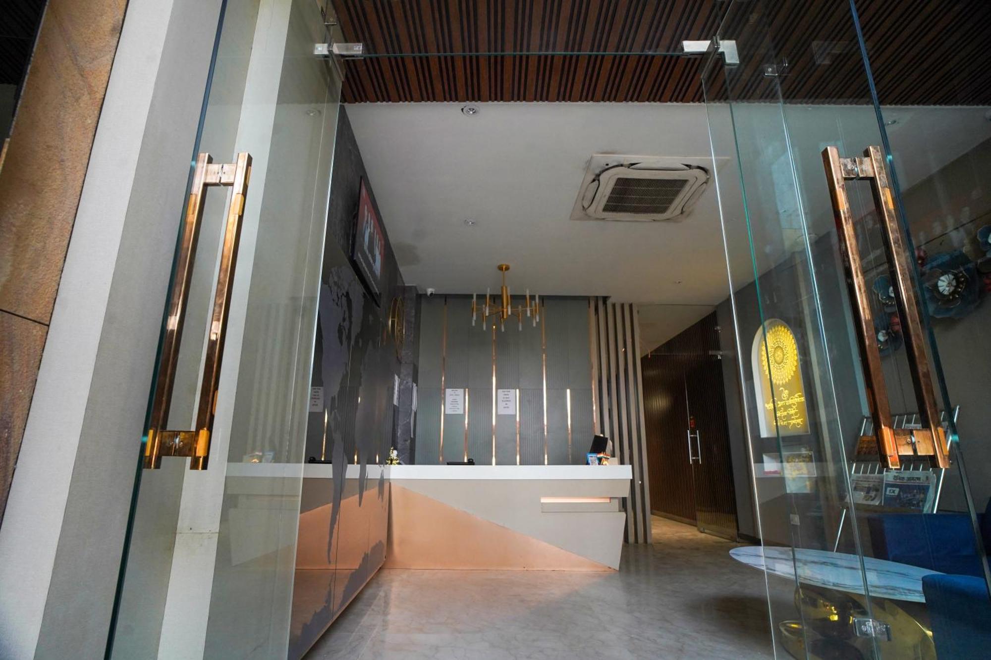 Familia Hotel And Banquets Lucknow Eksteriør billede