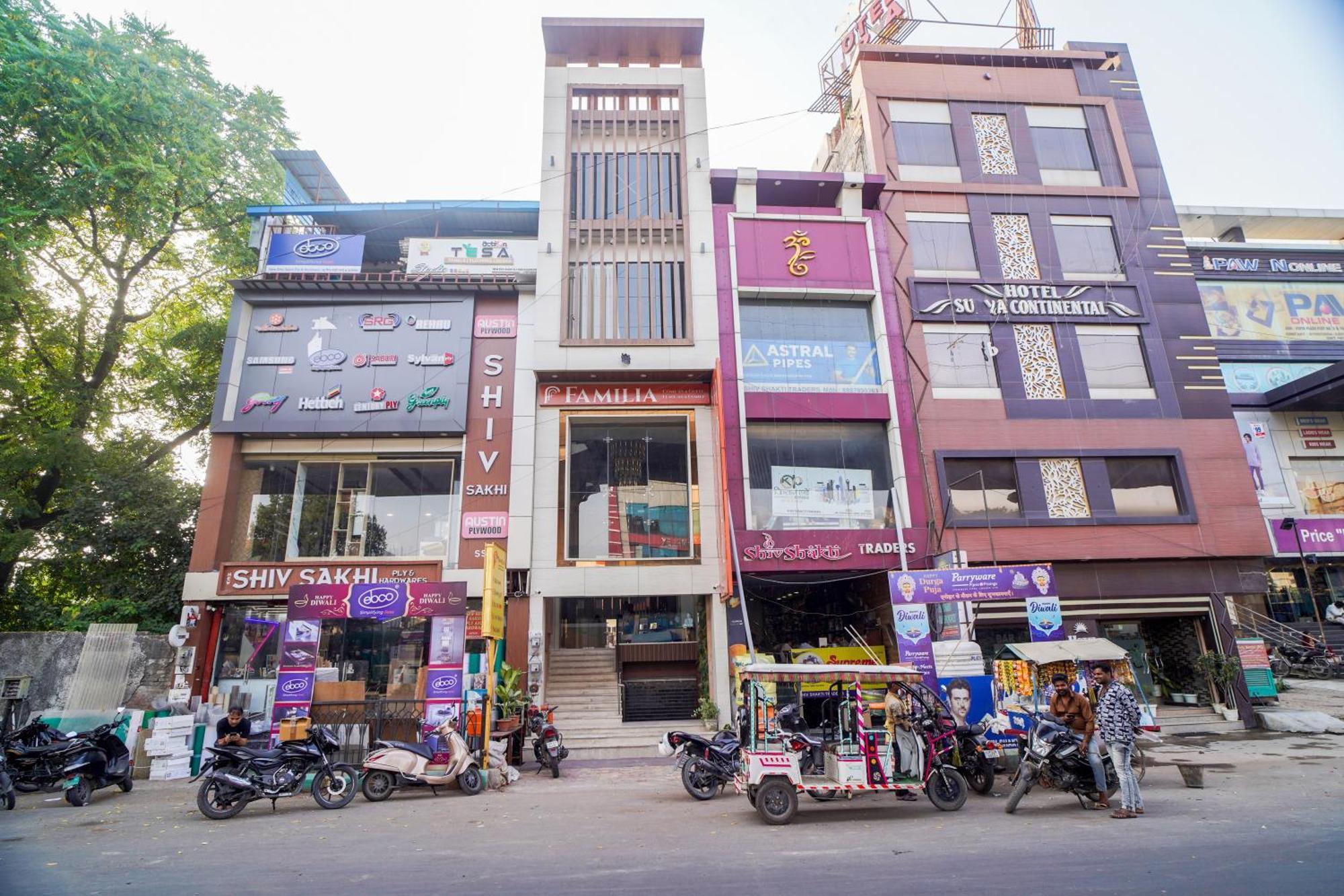 Familia Hotel And Banquets Lucknow Eksteriør billede