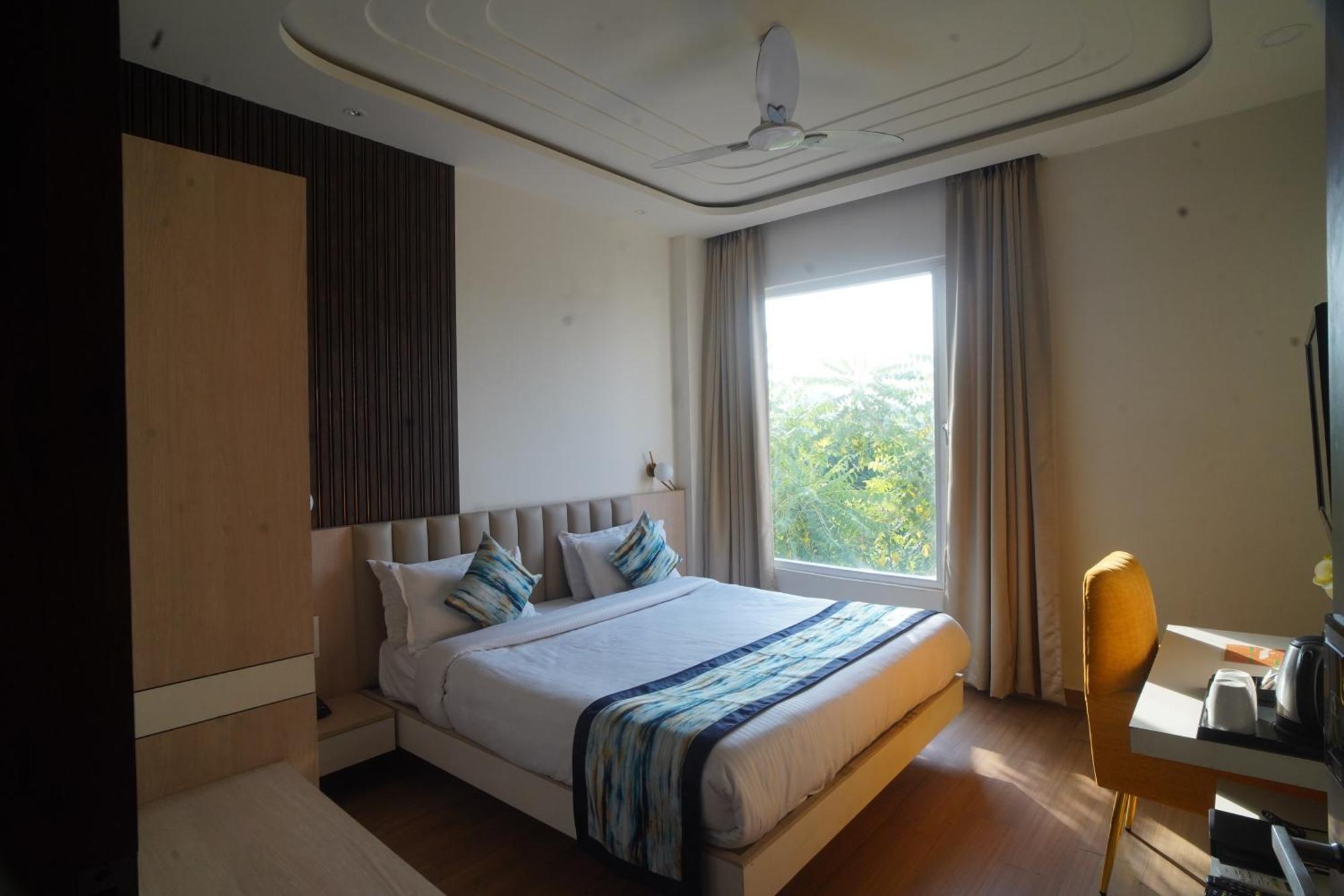 Familia Hotel And Banquets Lucknow Eksteriør billede